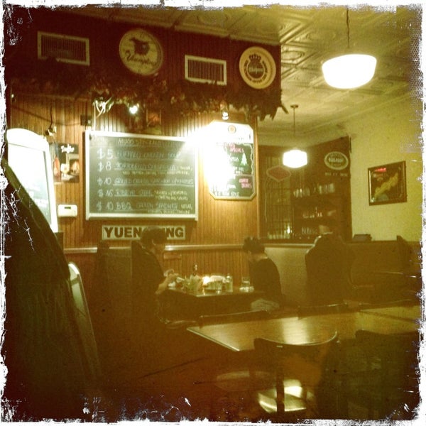 Mugs Ale House (Now Closed) Pub in Williamsburg