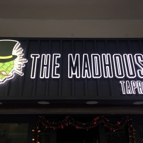 Photo taken at The Madhouse Taproom by Tookar T. on 3/1/2018