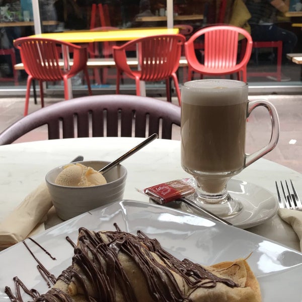 the perfect spot for a cup of coffee and french toast on a sunny day. I prefer their Nutella crepes over Gino’s, their bagels are a bit tasteless