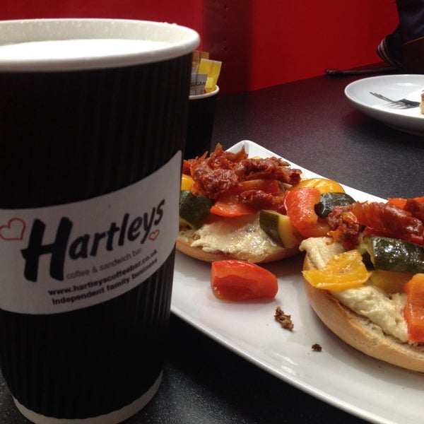 4/19/2015にAsta U.がHartley&#39;s Coffee &amp; Sandwich Barで撮った写真