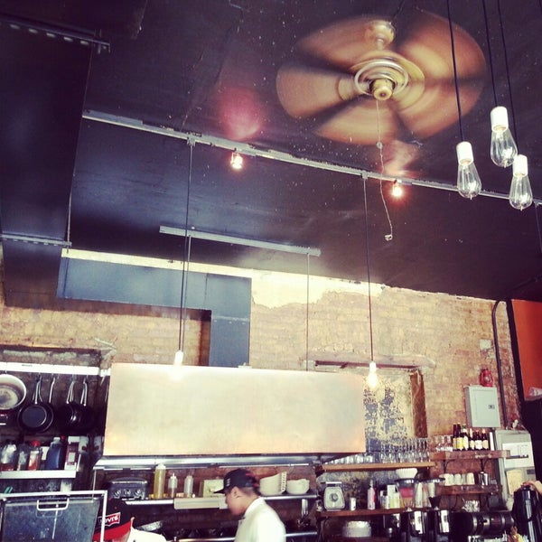 2/16/2014 tarihinde Narma L.ziyaretçi tarafından Cafe Condesa'de çekilen fotoğraf