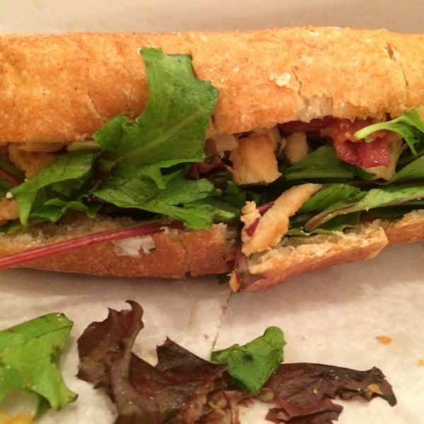 Foto tirada no(a) City Sandwich por Daniel W. em 5/18/2015