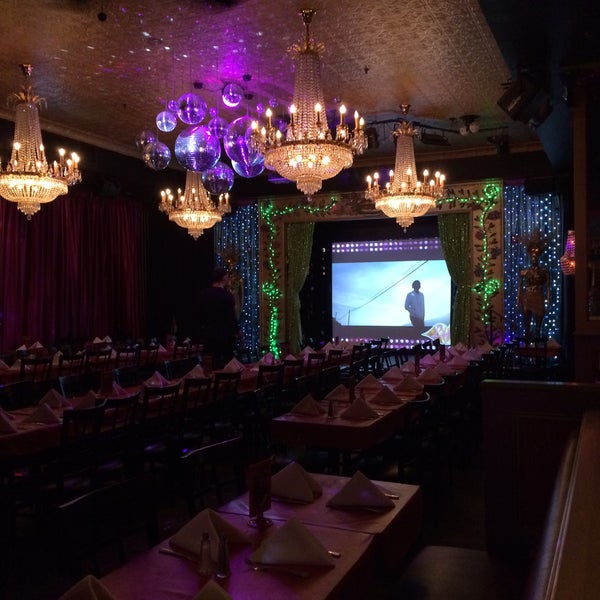 Foto diambil di Lips Drag Queen Show Palace, Restaurant &amp; Bar oleh Lori C. pada 8/23/2015
