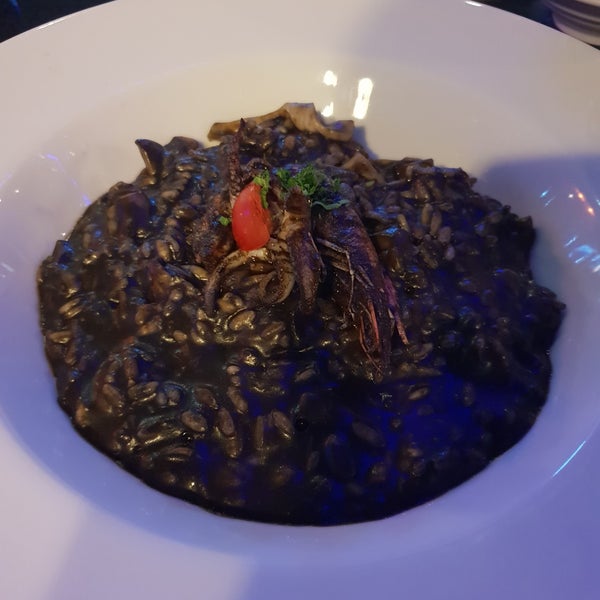 Foto scattata a Cucina Mia Restaurant da Majeed A. il 12/21/2018
