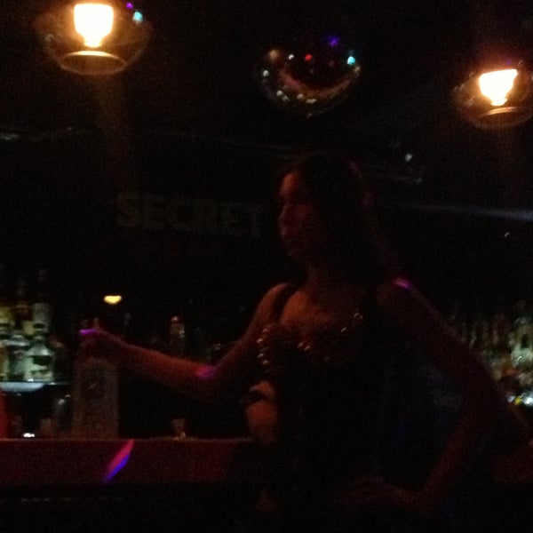 Foto tirada no(a) Secret Bar por Vera B. em 5/18/2013