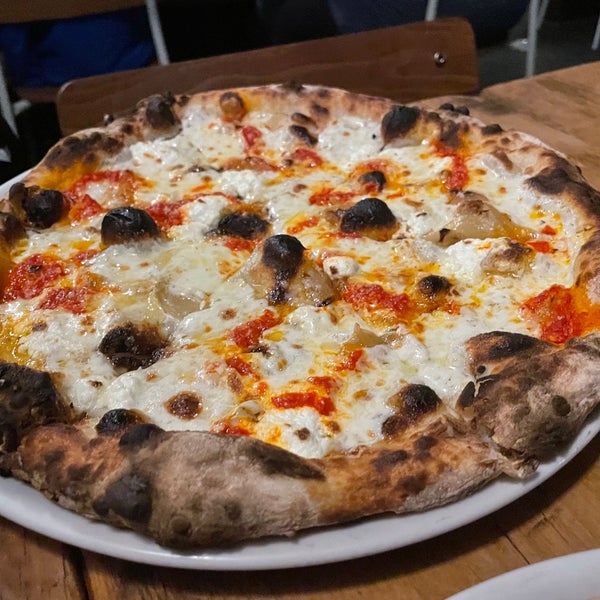รูปภาพถ่ายที่ Razza Pizza Artiginale โดย G.l.o เมื่อ 9/26/2023