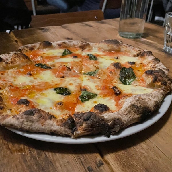 Photo taken at Razza Pizza Artiginale by G.l.o on 9/26/2023
