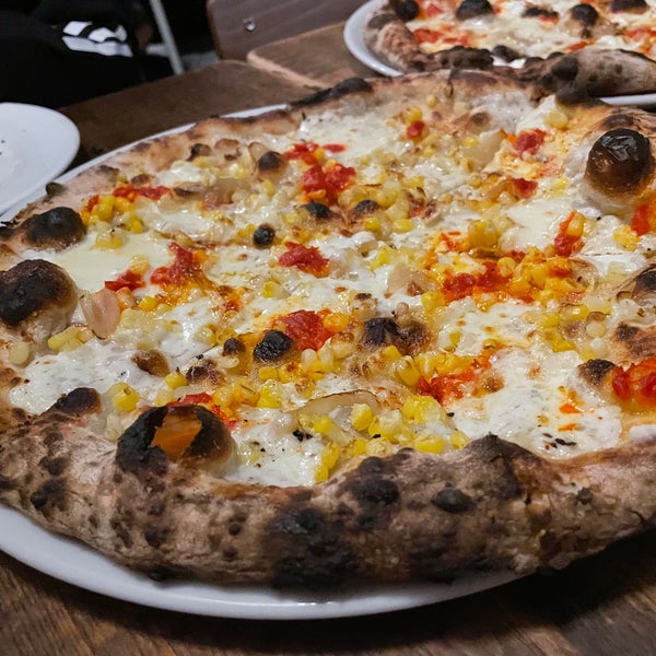 Photo taken at Razza Pizza Artiginale by G.l.o on 9/26/2023