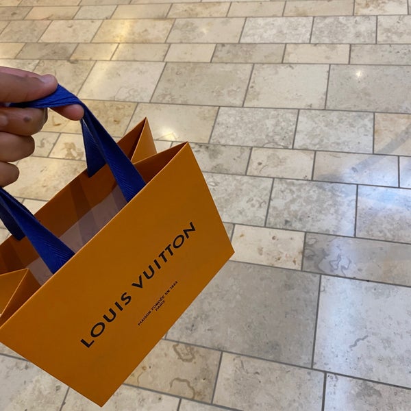 LOUIS VUITTON PITTSBURGH ROSS PARK - 16 Photos & 21 Reviews - 1000 Ross  Park Mall Drive Lower Level, Pittsburgh, Pennsylvania - Leather Goods -  Phone Number - Yelp