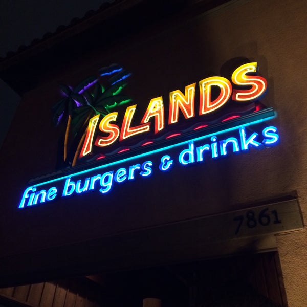 Foto scattata a Islands Restaurant da Jacob(ジェイコブ) il 12/6/2014