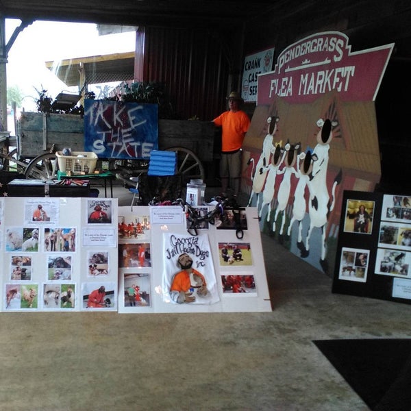 รูปภาพถ่ายที่ Pendergrass Flea Market โดย Georgia Jail House Dogs I. เมื่อ 8/23/2015