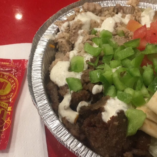 Photo taken at The Halal Guys by Leslie Ann P. on 4/7/2017