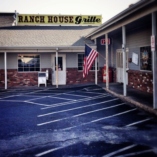 Das Foto wurde bei Ranch House Grille von Pete C. am 7/1/2013 aufgenommen