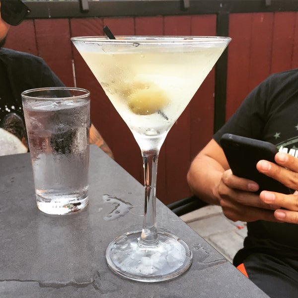 7/24/2015 tarihinde Luis C.ziyaretçi tarafından Marty&#39;s Martini Bar'de çekilen fotoğraf