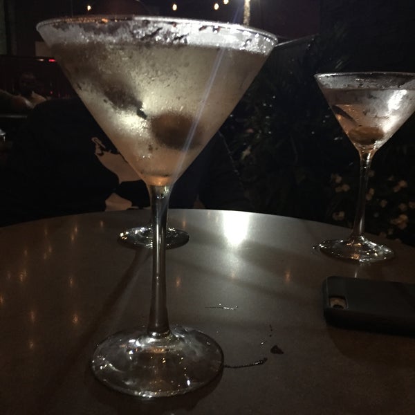 Foto tirada no(a) Marty&#39;s Martini Bar por Luis C. em 8/26/2016