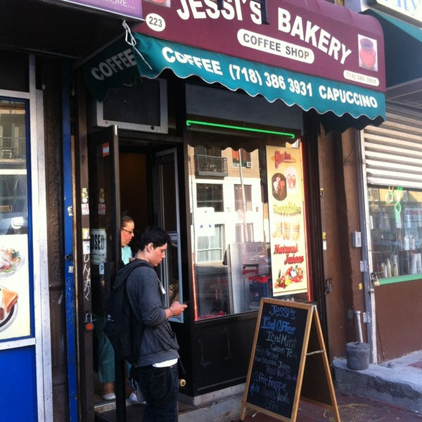 5/30/2013 tarihinde smokin&#39; j.ziyaretçi tarafından Jessi&#39;s Coffee Shop'de çekilen fotoğraf
