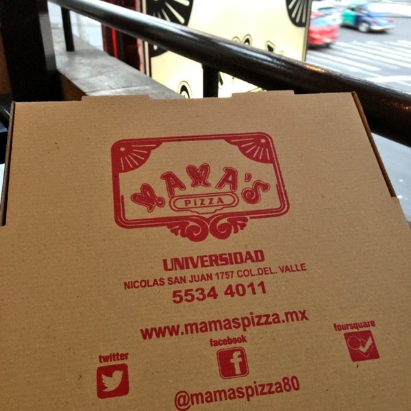 7/17/2013 tarihinde Mama&#39;s Pizzaziyaretçi tarafından Mama&#39;s Pizza'de çekilen fotoğraf