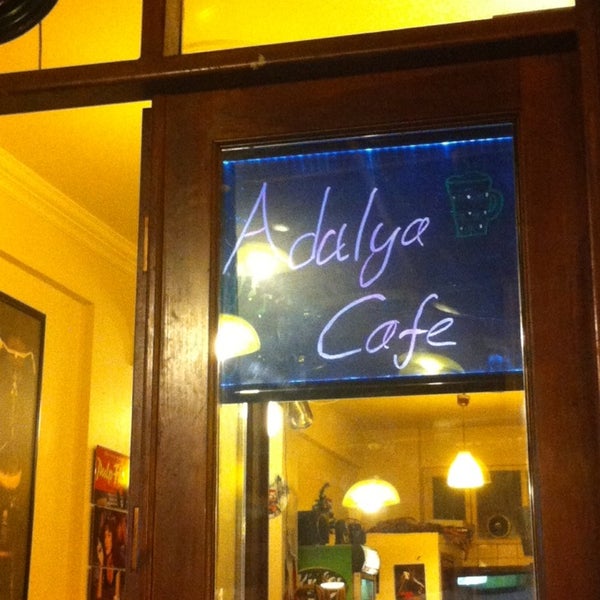 Снимок сделан в Adalya Cafe пользователем Derya B. 3/7/2013