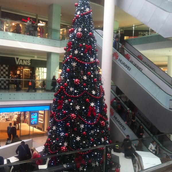 รูปภาพถ่ายที่ Athens Metro Mall โดย Stefania B. เมื่อ 12/29/2015