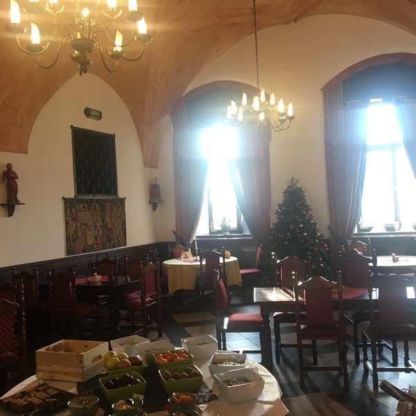 รูปภาพถ่ายที่ Hotel Růže โดย Adina M. เมื่อ 12/1/2017
