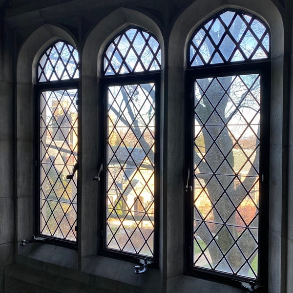 Foto diambil di Washington National Cathedral oleh Stefanie P. pada 12/8/2023