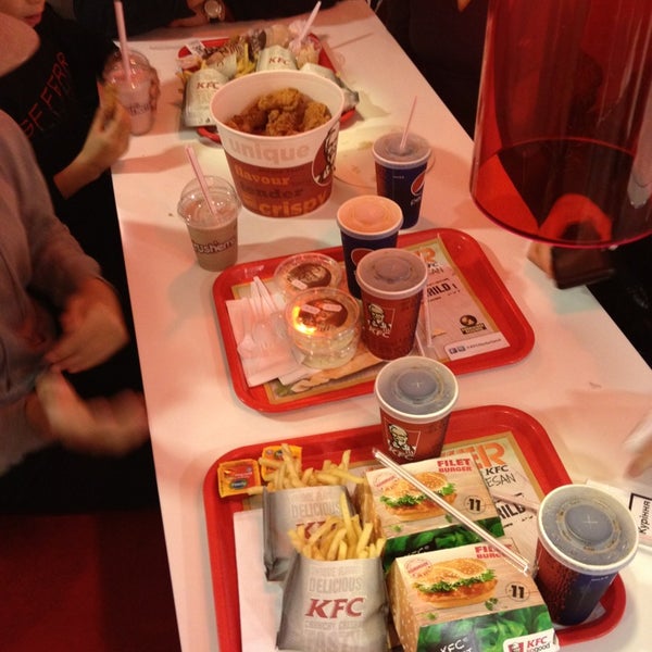 10/14/2013에 Elena S.님이 KFC에서 찍은 사진