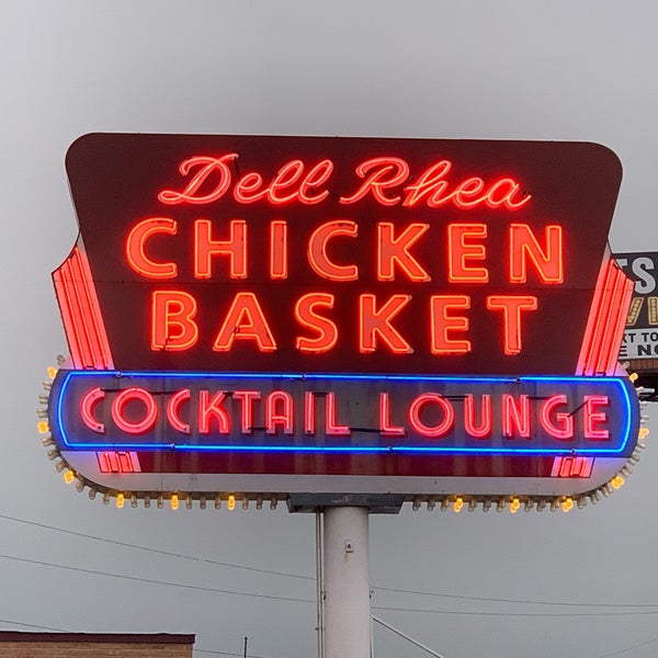 Photo taken at Dell Rhea&#39;s Chicken Basket by Sydney R. on 8/12/2019