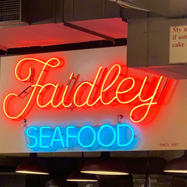 Снимок сделан в Faidley&#39;s Seafood пользователем Sydney R. 12/23/2019
