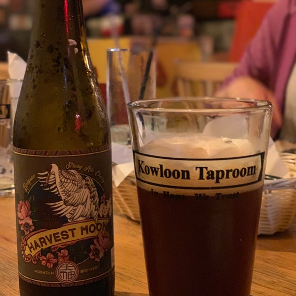 Photo taken at Kowloon Taproom by Atsushi T. on 5/3/2019
