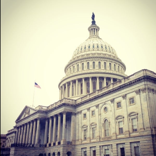 5/7/2013 tarihinde Anastasia G.ziyaretçi tarafından United States Capitol'de çekilen fotoğraf