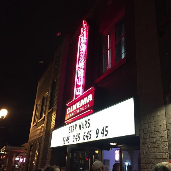 Photo prise au Rosebud Cinema Drafthouse par Laura W. le12/21/2015