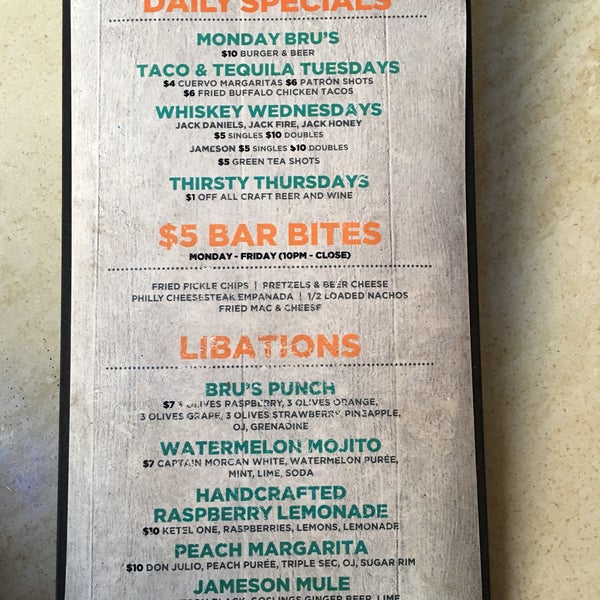 This HOT Florida Weather deserves a cold cold beer 🍻 “Great Happy Hour Options” check out the daily specials 👌🏻and you can watch your favorite sport games, try the chicken fajita enough to share