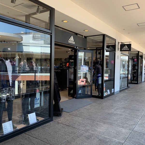 Adidas Factory Outlet 入間市のスポーツ用品店 Adidas Factory Outlet 入間市のスポーツ用品店