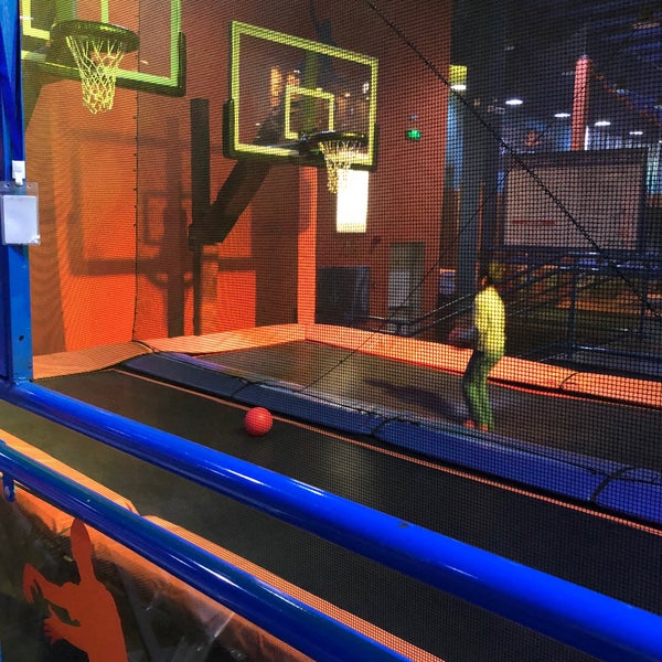 Sky Zone Trampoline Park سكاي زون مدينة الترامبولين الملقا المكان مول الملقا