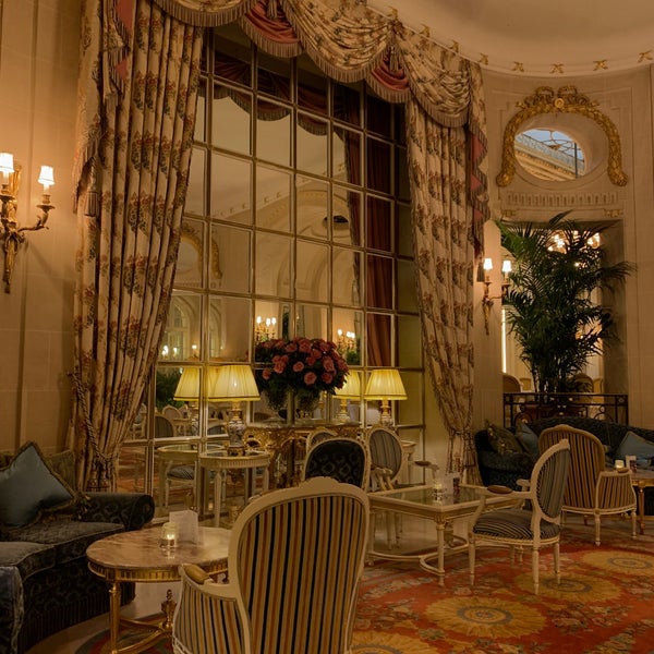 Foto diambil di The Ritz London oleh Sarah pada 6/24/2023