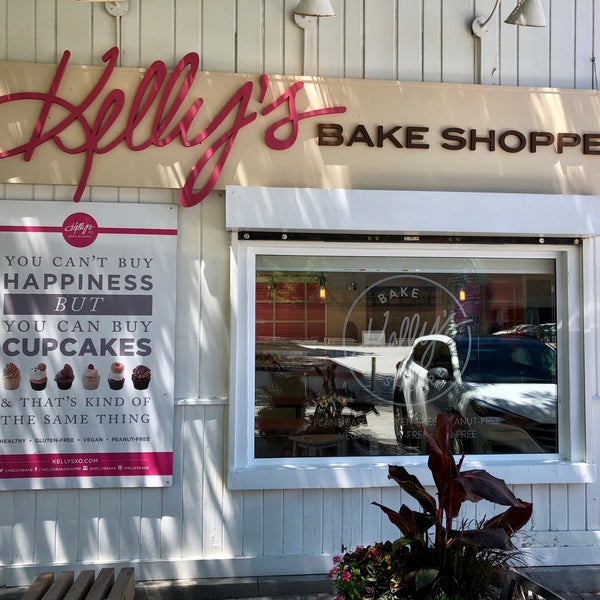 Photo taken at Kelly&#39;s Bake Shoppe by Andy S. on 7/6/2018
