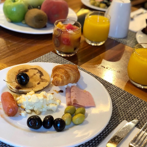 Photo taken at DoubleTree by Hilton Istanbul Esentepe by Sarah Sh on 8/28/2019