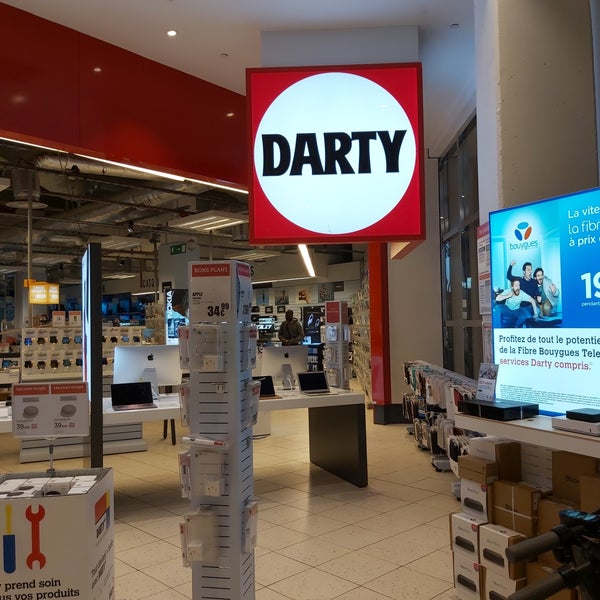 Photo taken at Darty by August1n on 6/14/2019