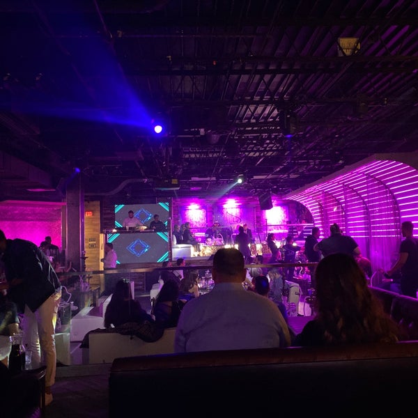 Foto tirada no(a) DarNa Restaurant and Lounge por E 💫 em 9/21/2020
