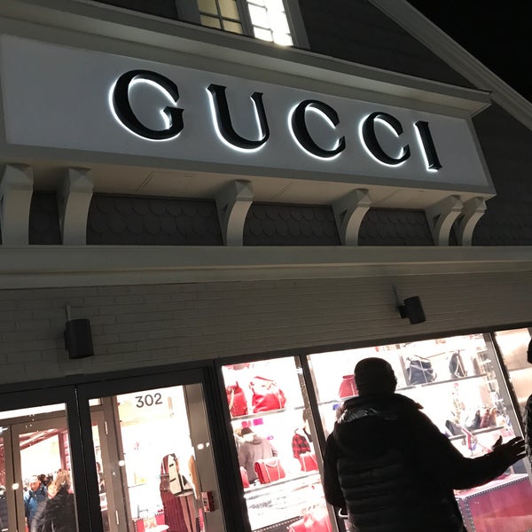 gucci woodbury outlet