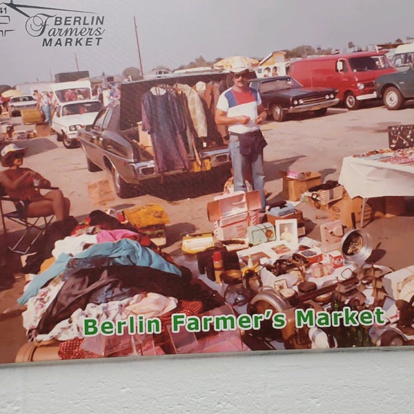 Foto tomada en Berlin Farmer&#39;s Market &amp; Shopping Center  por shanemichael D. el 10/14/2021