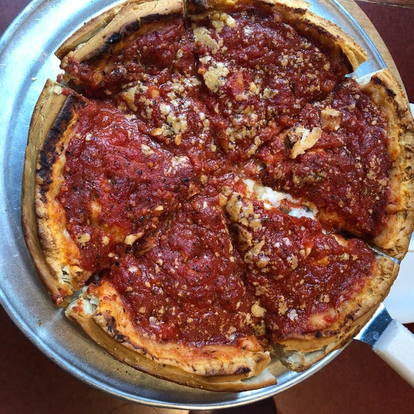 รูปภาพถ่ายที่ PizzaPapalis of Greektown โดย Elham A. เมื่อ 6/3/2018