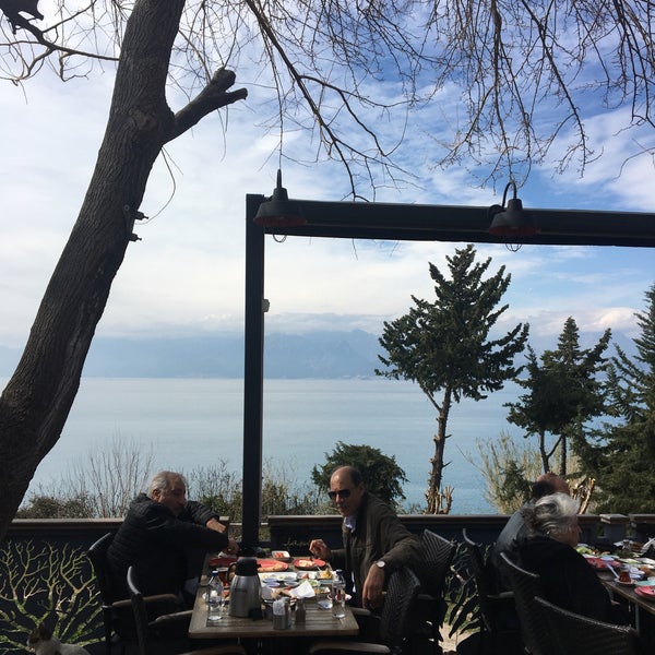 3/5/2022 tarihinde Poyrazziyaretçi tarafından Tapas Cafe Bistro'de çekilen fotoğraf