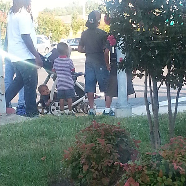 payless iverson mall