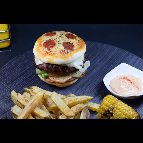 For Burger lovers, RUBA’S Pizza Burger cannot be missed!