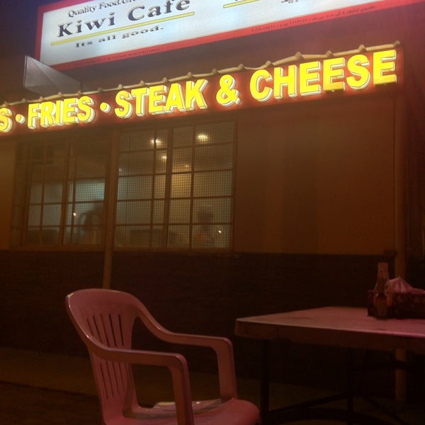 Photo taken at Kiwi Cafe by Salem A. on 8/22/2013