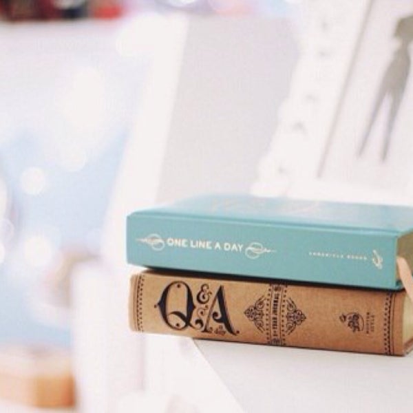 Yes books. Yes books. Yes books. Год, когда я всему говорила да шонда раймс книга. The yes book.