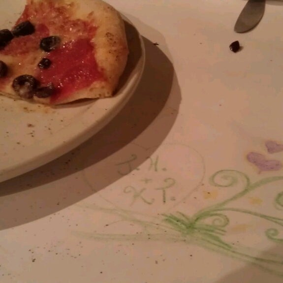 Снимок сделан в Revolution Pizza And Ale House пользователем Katie T. 4/25/2013