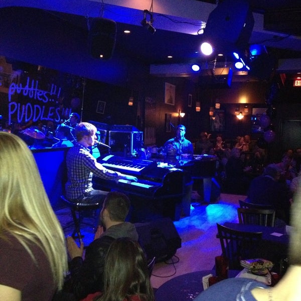 Foto tirada no(a) Ernie Biggs Piano Bar por Matt K. em 3/2/2013