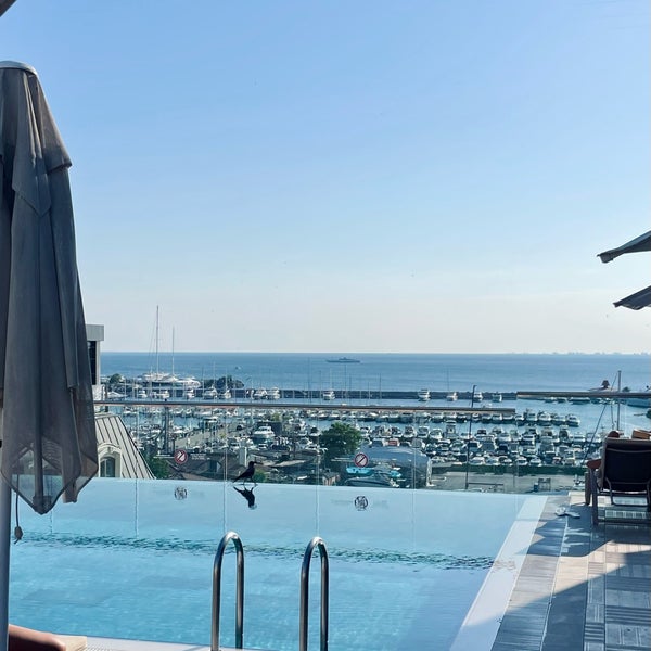 Foto scattata a Wyndham Grand Istanbul Kalamış Marina Hotel da M il 7/4/2023